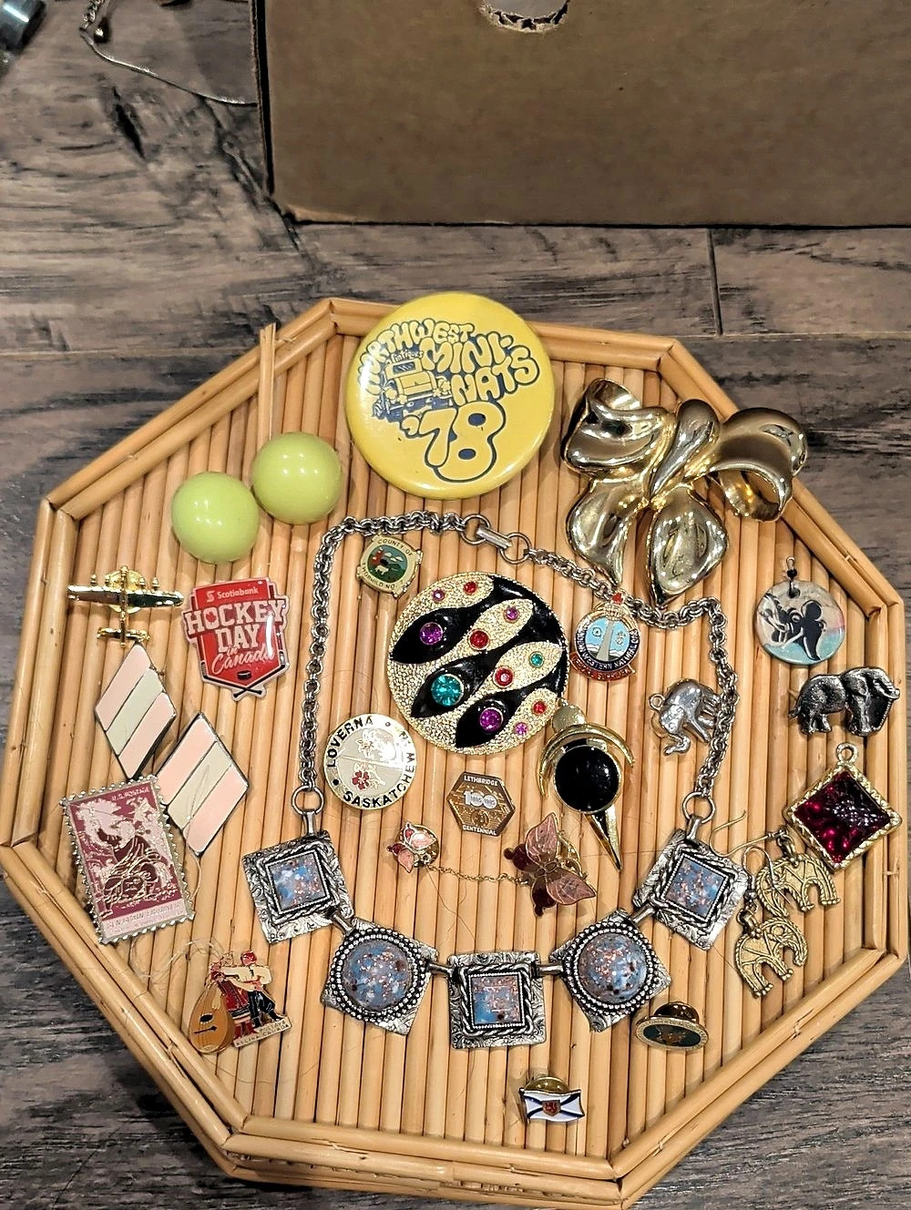 Mixed Jewelry Lot Gold & Silver Tones